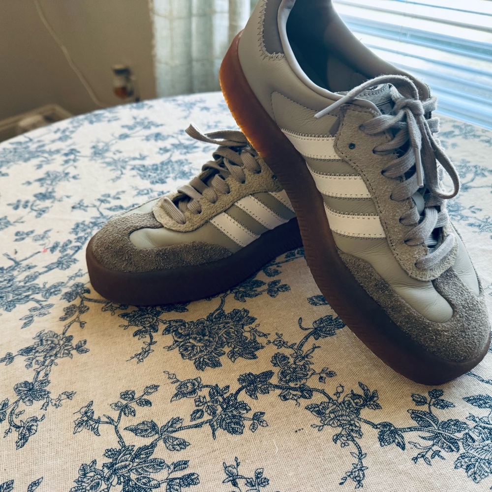 adidas Women's Gray and White Sneakers with Gum Sole